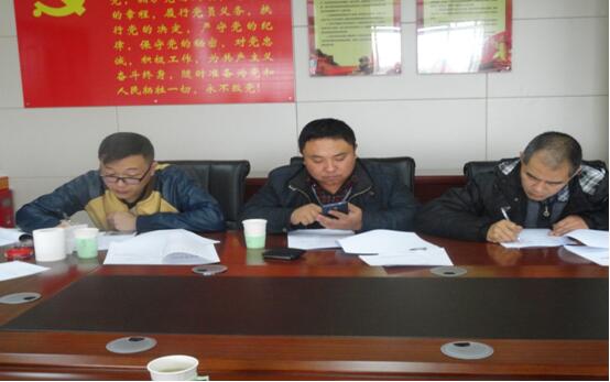 康正发为驾驶员办理入职手续、签署劳动条约。。。